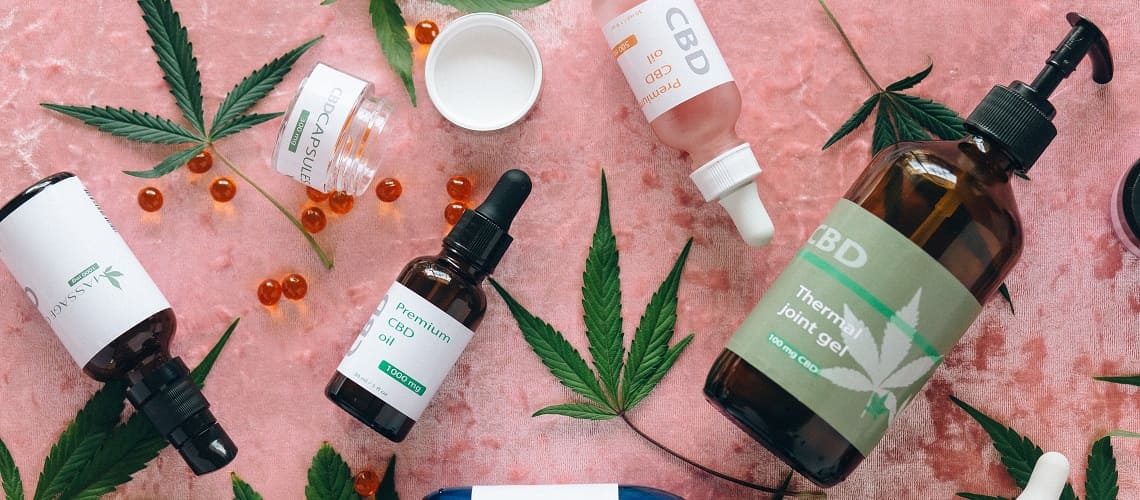 CBD Produkte auf Tisch