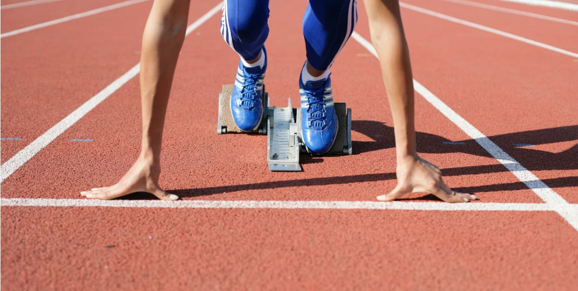 Läufer setzt zu Sprint an 