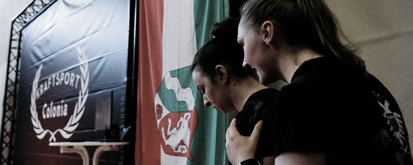 Gloria Ivanova und ihr Coach vor dem Wettkampf